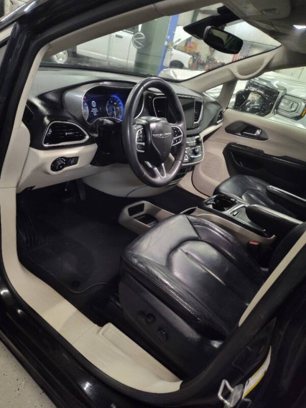 2022 Chrysler Pacifica Touring L