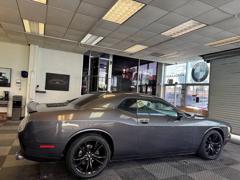 2017 Dodge Challenger SXT