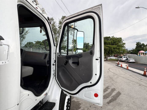 2017 Freightliner M2 106