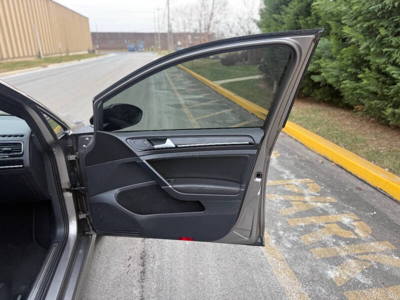 2016 Volkswagen Golf R 4Motion