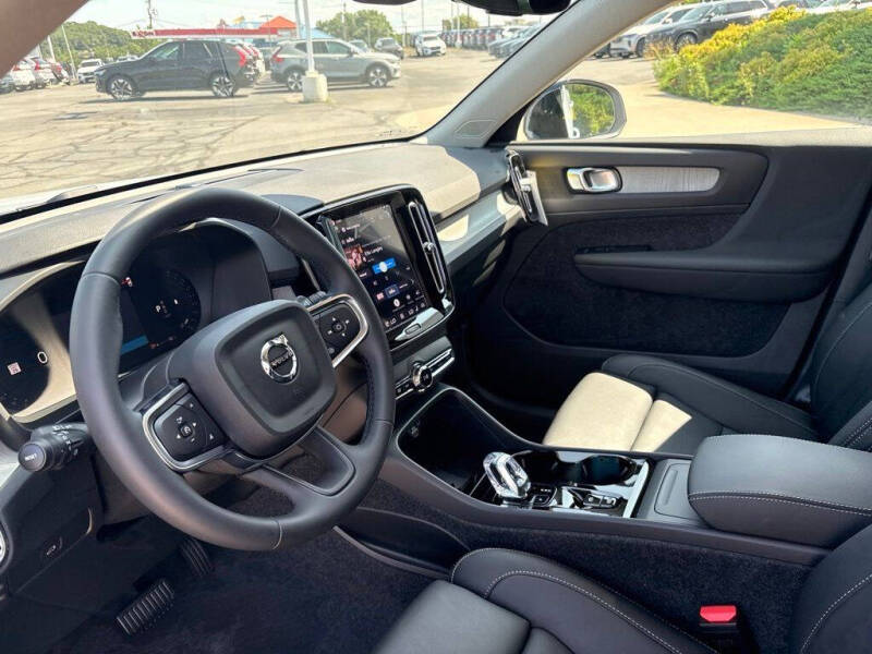 2026 Volvo XC40 B5 Plus