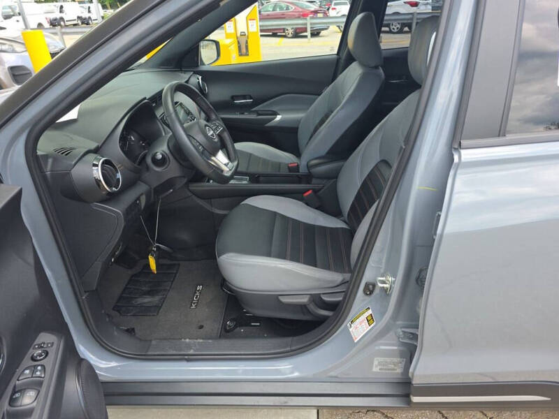 2024 Nissan Kicks SR