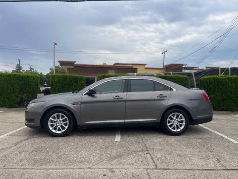 2013 Ford Taurus SE
