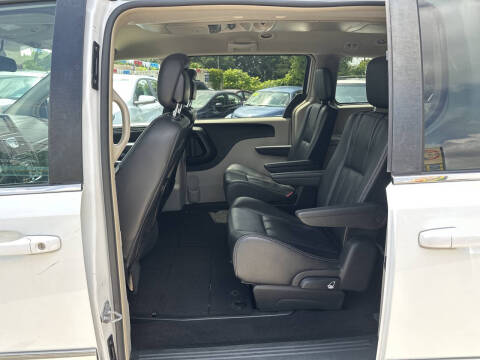 2014 Chrysler Town and Country Touring