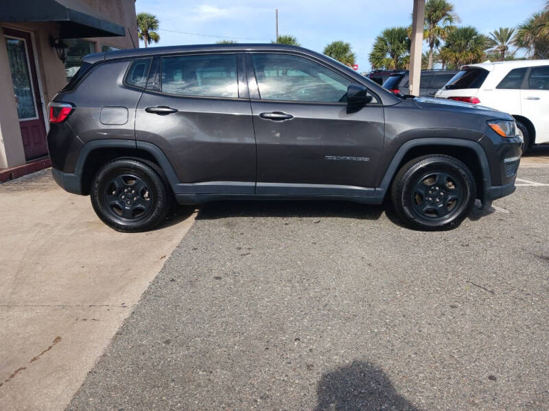 2018 Jeep Compass null photo 2