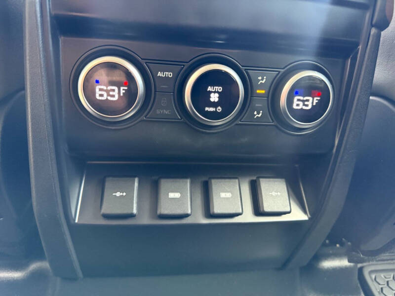 2020 Land Rover Defender 110 SE