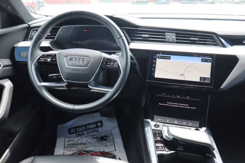 2022 Audi e-tron quattro Premium