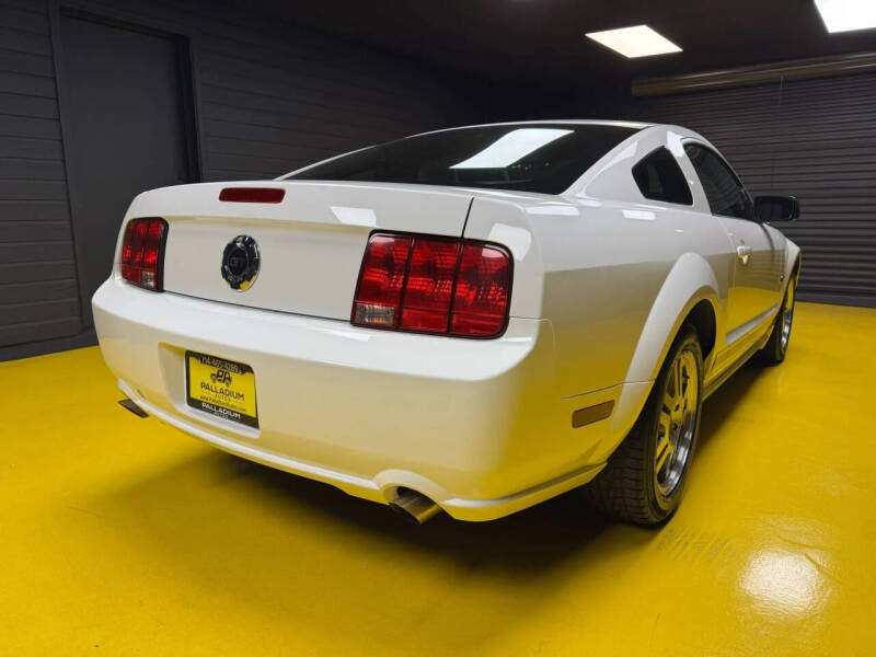 2005 Ford Mustang GT Deluxe