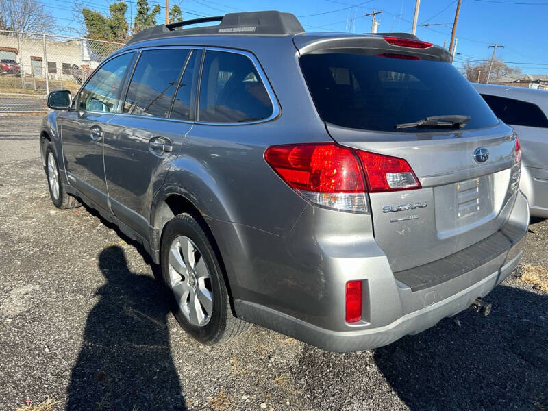 2011 Subaru Outback I Premium photo 8