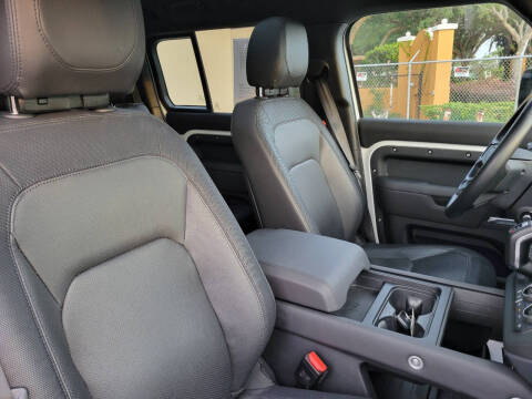 2024 Land Rover Defender 130 P400 X-Dynamic SE