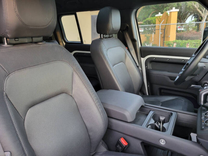 2024 Land Rover Defender 130 P400 X-Dynamic SE