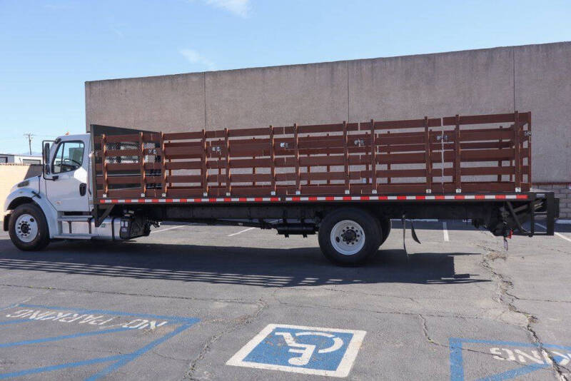 2019 Freightliner M2 106