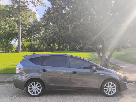 2014 Toyota Prius v Five