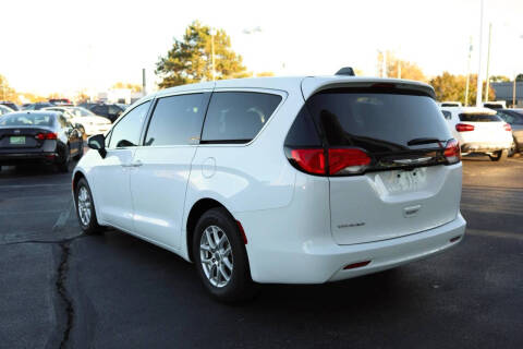 2022 Chrysler Voyager LX