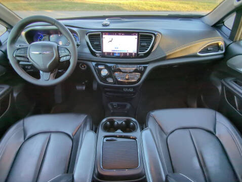 2023 Chrysler Pacifica Plug-In Hybrid Touring L
