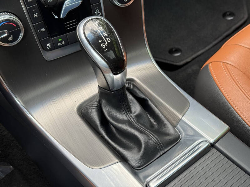 2015 Volvo V60 Cross Country T5