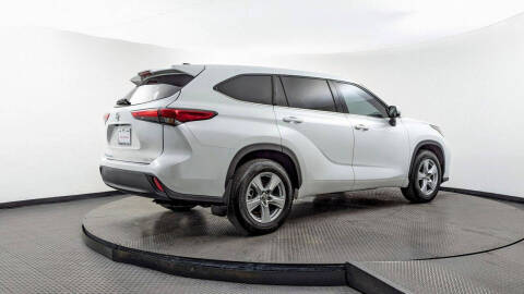 2022 Toyota Highlander LE