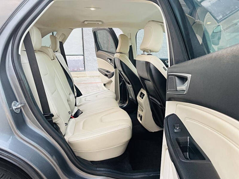 2022 Ford Edge Titanium