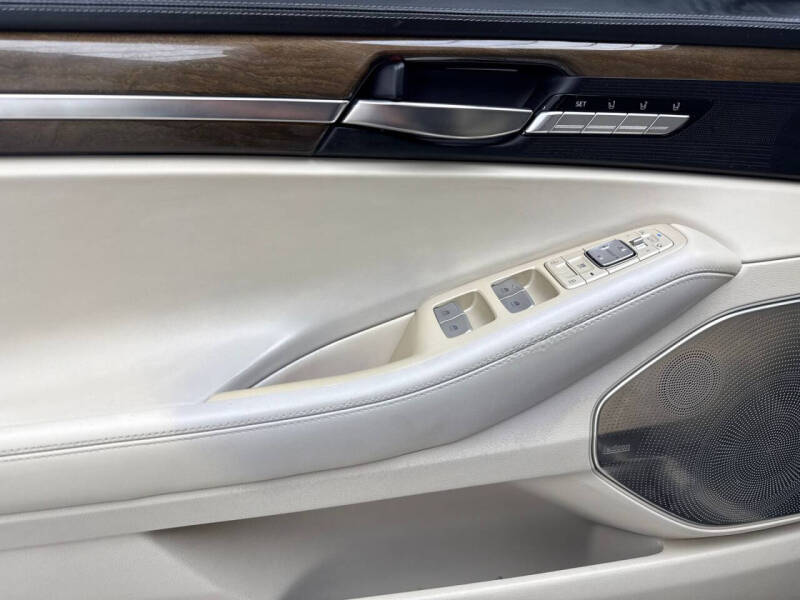 2019 Genesis G90