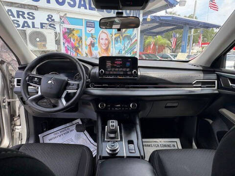2022 Mitsubishi Outlander ES