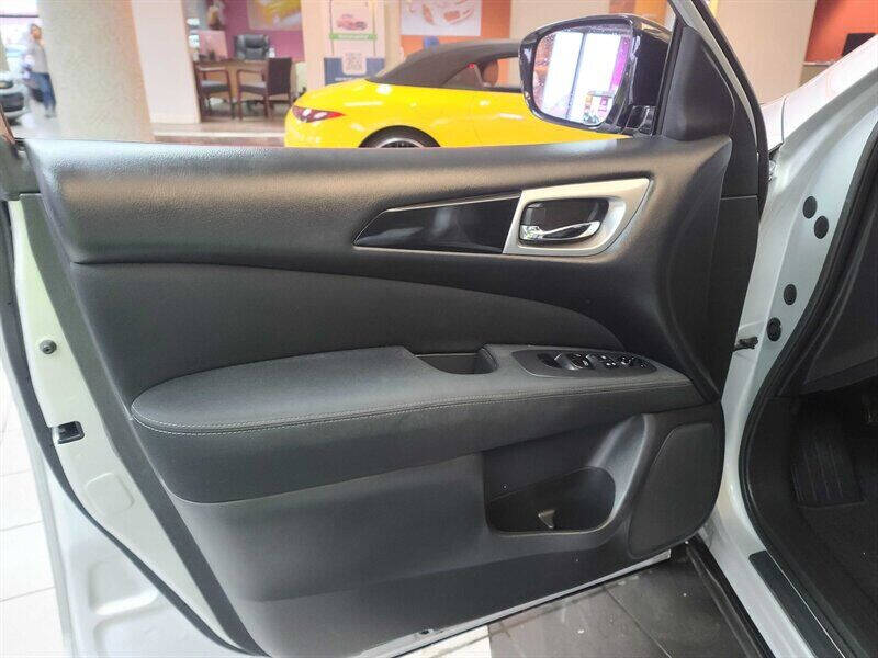 2017 Nissan Pathfinder SV