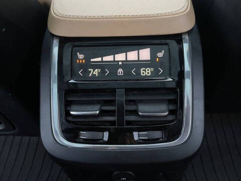 2023 Volvo XC90 Recharge T8 Ultimate Bright Theme 7P