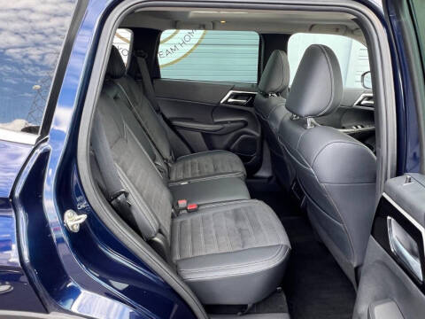 2023 Mitsubishi Outlander SE