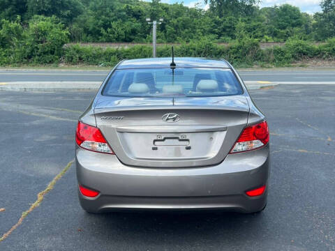 2012 Hyundai Accent GLS