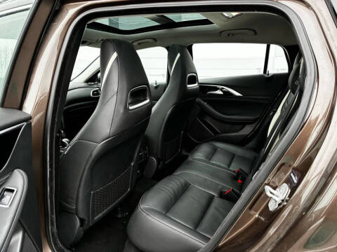 2017 Infiniti QX30 Premium