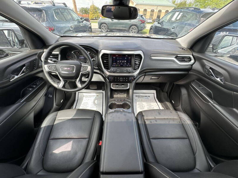 2023 GMC Acadia SLT