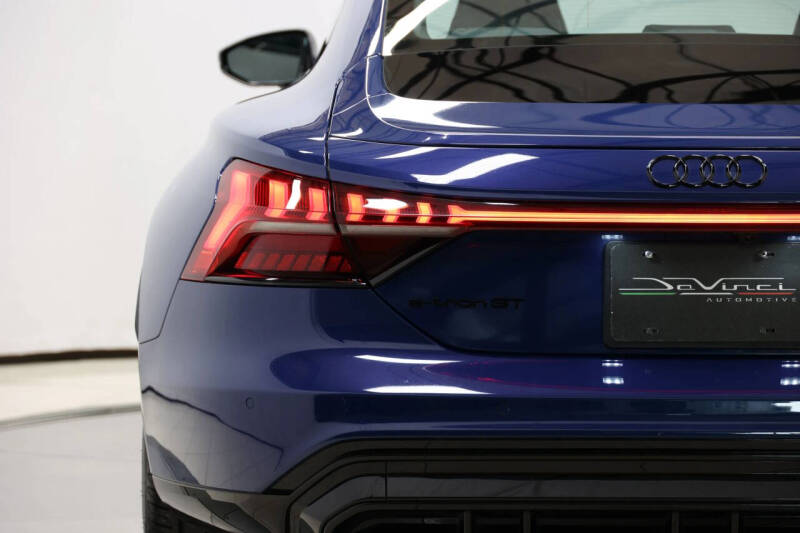 2024 Audi e-tron GT quattro Premium Plus