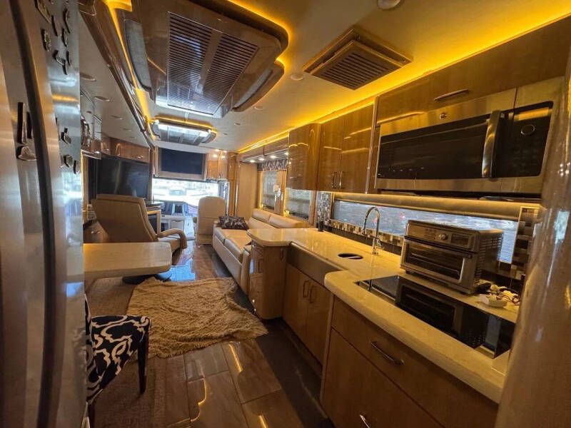 2018 Freightliner XCM Chassis