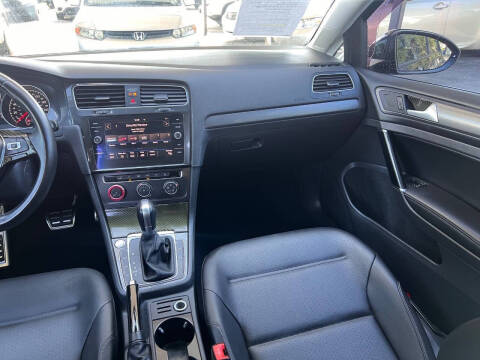 2018 Volkswagen Golf TSI SE