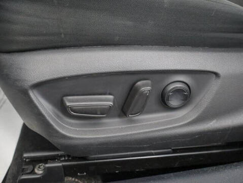 2022 Toyota Camry Hybrid LE