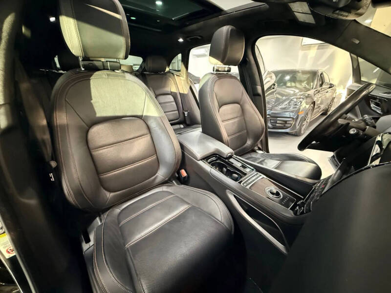 2019 Jaguar F-PACE 30t Prestige