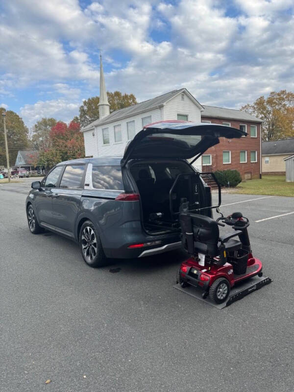 2024 Kia Carnival EX