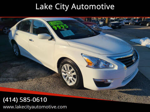 2015 Nissan Altima for sale at Lake City Automotive in Milwaukee WI