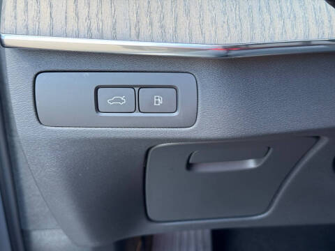 2024 Volvo XC90 Recharge T8 Ultimate Bright Theme 7P