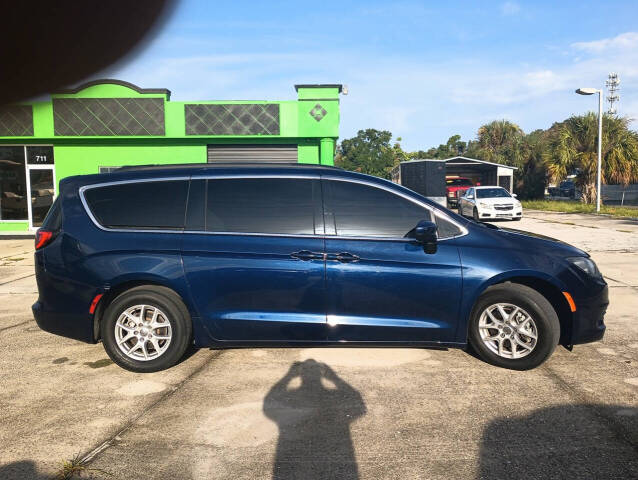 2020 Chrysler Voyager for sale at Auto Outlet Of Manatee in Palmetto, FL