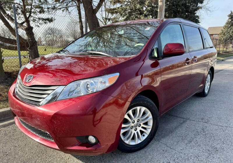 Toyota Sienna's photo