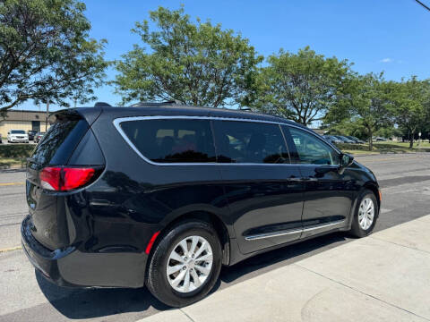 2017 Chrysler Pacifica Touring-L