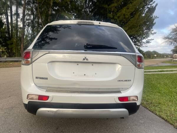 2015 MITSUBISHI Outlander SUV / Crossover
