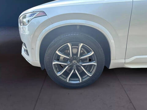 2017 Volvo XC90 T6 Momentum