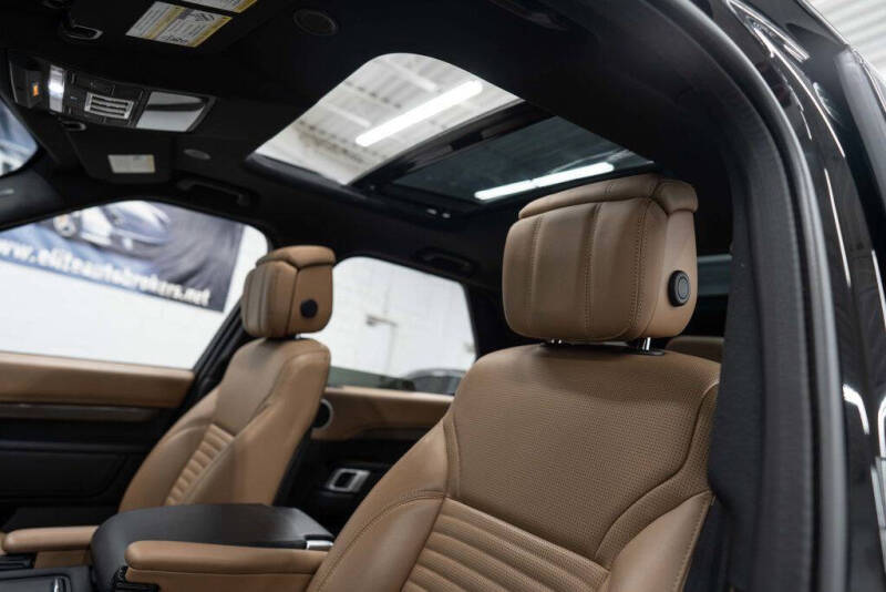 2023 Land Rover Discovery P300 S R-Dynamic