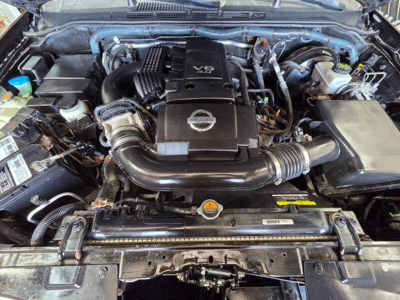 2012 Nissan Pathfinder LE