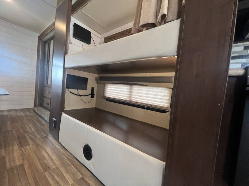 2017 Thor Motor Coach ACE BUNK HOUSE