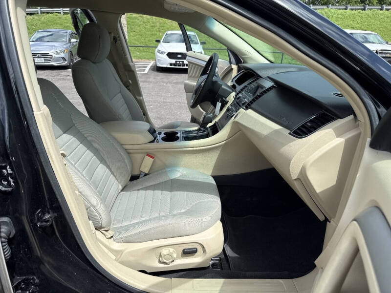 2018 Ford Taurus SE