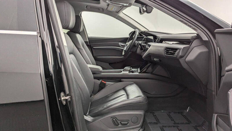 2023 Audi e-tron quattro Premium