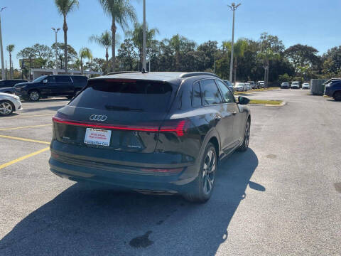 2022 Audi e-tron quattro Premium