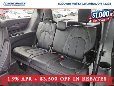 2026 Chrysler Pacifica Select